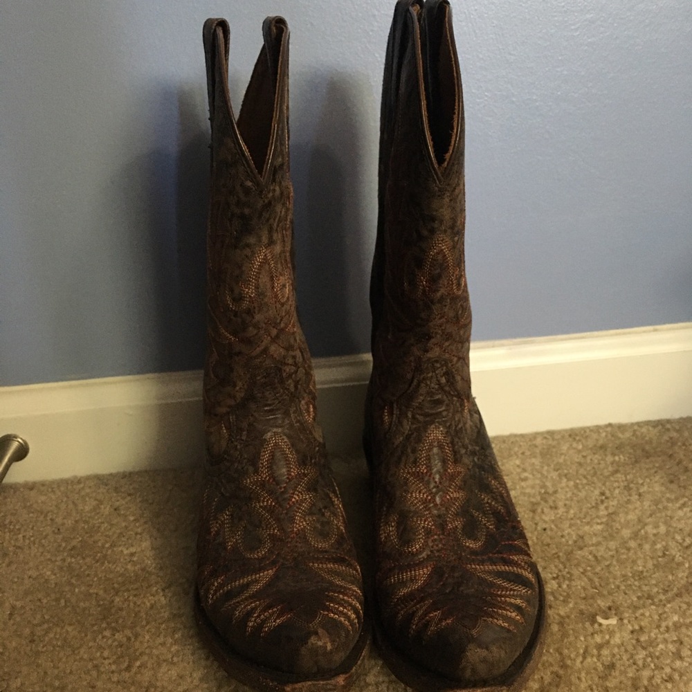 Brown Ariat cowgirl boots Pointed snip toe